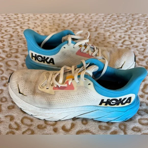 Hoka Women's White and Blue Sarahi 7 Running
Shoes Size: 9.5B - Picture 9 of 9